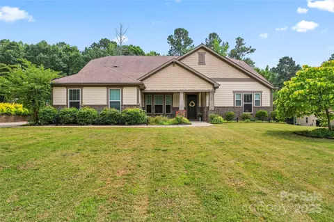 137 Leaning Tower Dr, Mooresville, NC 28117