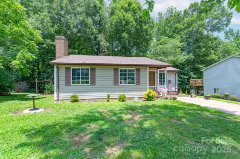 8019 Walnut Creek Ln, Charlotte, NC 28227
