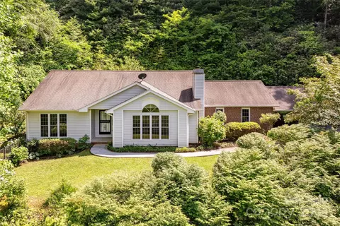 93 Wood Duck Ct, Brevard, NC 28712