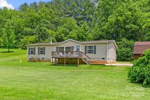 17 Serenity Creek Dr, Leicester, NC 28748