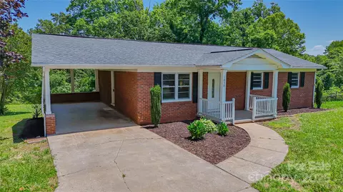 1838 Harmon St, Morganton, NC 28655