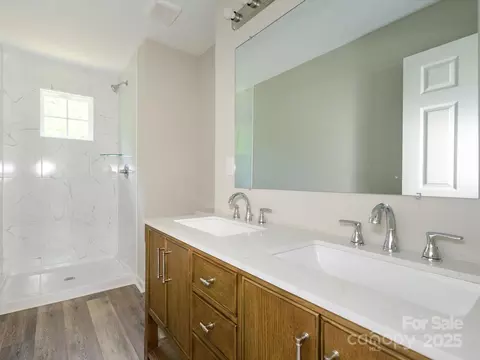 Bath - 102 Mobley St, Clover, SC 29710 photo 2 of 3