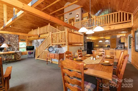 321 Tsalagi Trl, Maggie Valley, NC 28751