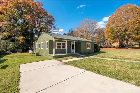 221 Magnolia St, Statesville, NC 28625