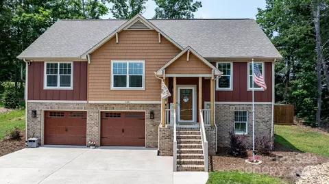 140 Maplewood Ct, Hudson, NC 28638