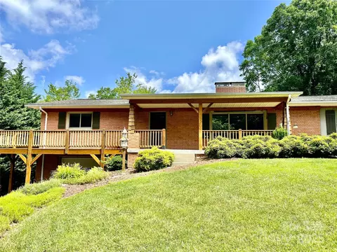 47 Fairlane Dr, Waynesville, NC 28786