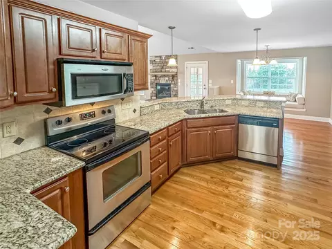1625 Damascus Cir, Conover, NC 28613 photo 4