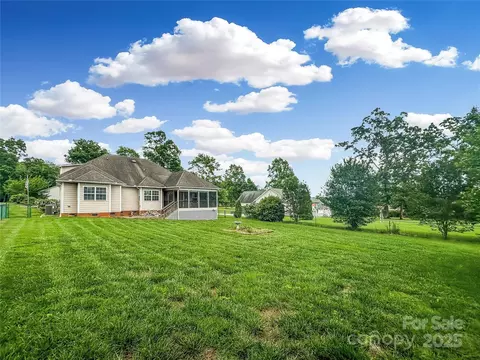 1625 Damascus Cir, Conover, NC 28613 photo 38