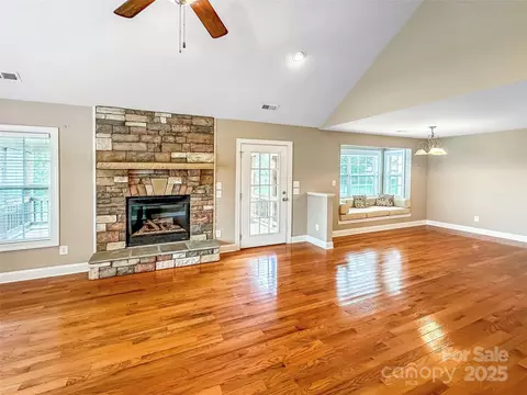 1625 Damascus Cir, Conover, NC 28613 photo 15
