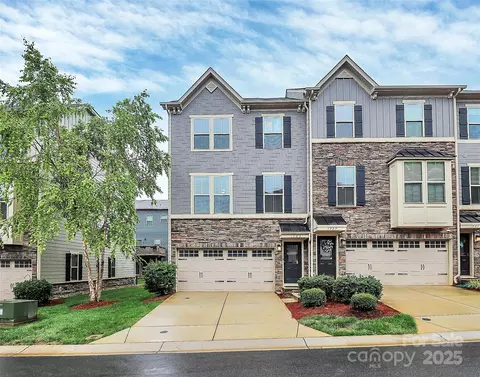 1723 Town Oak Ln, Charlotte, NC 28205