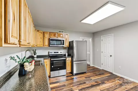 729 Tenth Ne Ave NE, Hickory, NC 28601