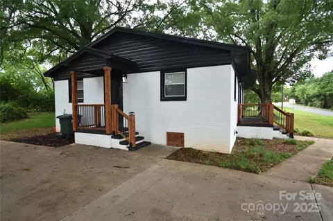 Exterior - 706 Mcintyre St, Monroe, NC 28110 photo 2 of 4