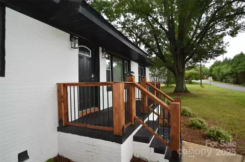 Exterior - 706 Mcintyre St, Monroe, NC 28110 photo 1 of 4