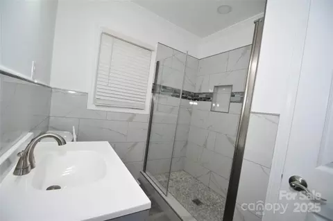 Bath - 706 Mcintyre St, Monroe, NC 28110 photo 1 of 2