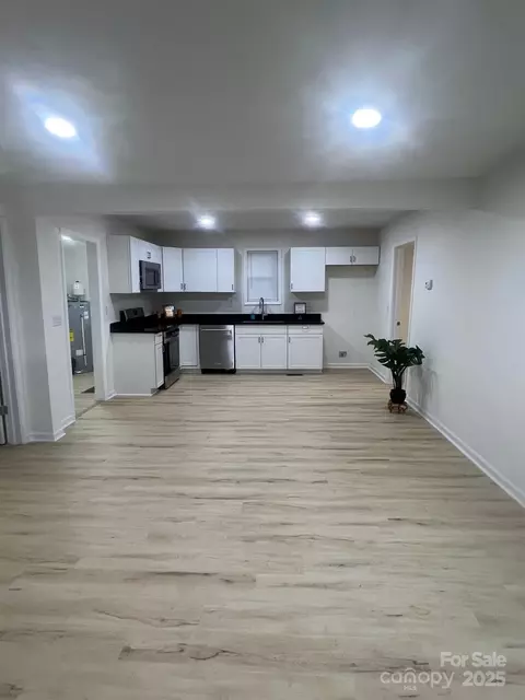 Living - 39 E White St, Chester, SC 29706 photo 3 of 4