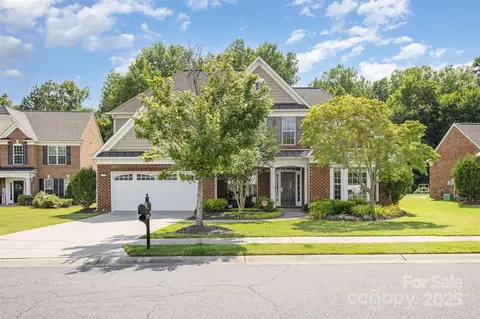 10106 Silverling Dr, Waxhaw, NC 28173