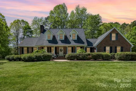 127 Fantasy Ln, Mooresville, NC 28117