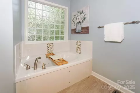Bath - 5485 Deer Run Ct, Davidson, NC 28036 photo 4 of 5
