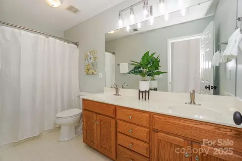 Bath - 5485 Deer Run Ct, Davidson, NC 28036 photo 5 of 5