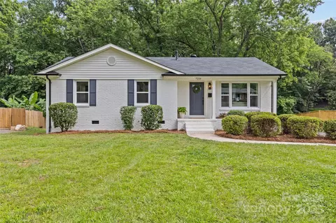 7219 Brynhurst Dr, Charlotte, NC 28210