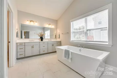 Bath - 509 Abelia Ln, Tega Cay, SC 29708 photo 2 of 4