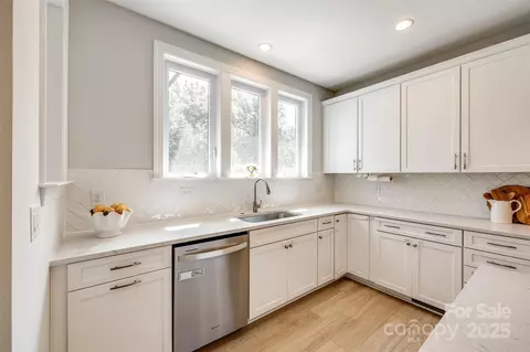 Kitchen - 509 Abelia Ln, Tega Cay, SC 29708 photo 3 of 3