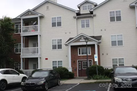 9823 Hyde Glen Ct, Charlotte, NC 28262