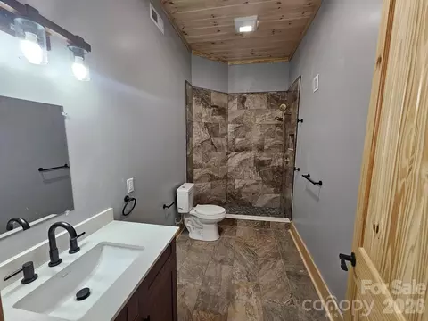 Bath - 1076 Table View 55 Dr #55, Morganton, NC 28655 photo 3 of 6