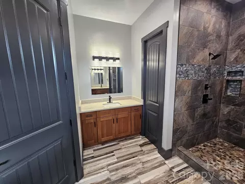 Bath - 1076 Table View 55 Dr #55, Morganton, NC 28655 photo 4 of 6