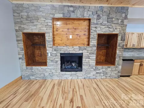 Living - 1076 Table View 55 Dr #55, Morganton, NC 28655 photo 3 of 9