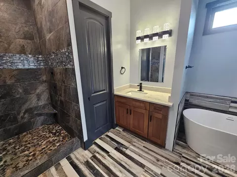 Bath - 1076 Table View 55 Dr #55, Morganton, NC 28655 photo 5 of 6