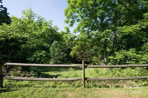 287 Walnut Ridge Dr, Clyde, NC 28721 photo 4