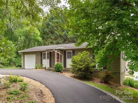 561 Fairway Dr, Hendersonville, NC 28739