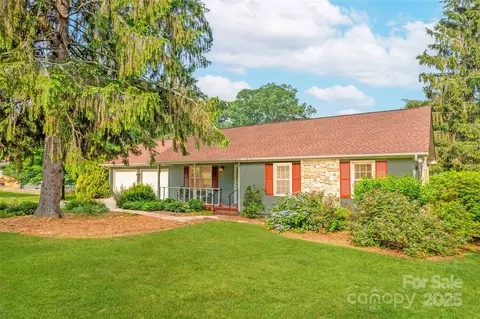 235 Lyndale Rd, Hendersonville, NC 28739