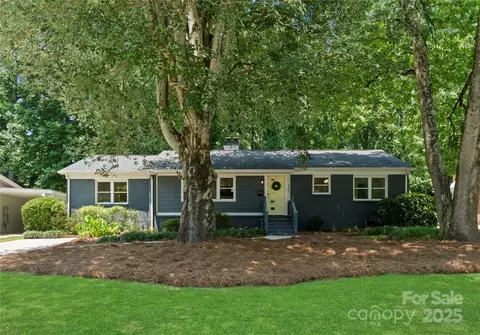 1027 Dresden W Dr W, Charlotte, NC 28205