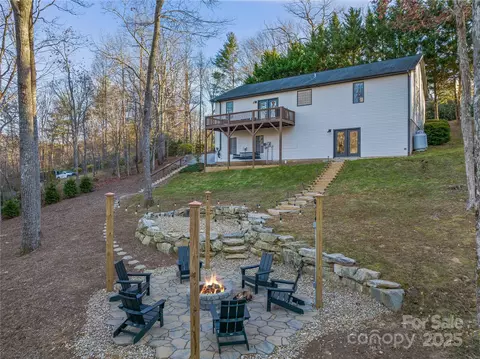 90 Indian Mound Trl, Fairview, NC 28730