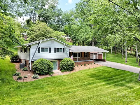110 Stoney Brook Dr, Clyde, NC 28721
