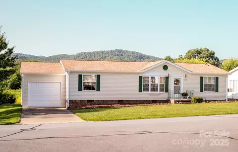 408 Riverwind Dr, Hendersonville, NC 28739