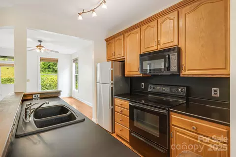 Kitchen - 41 Town Cir, Flat Rock, NC 28731 photo 2 of 2