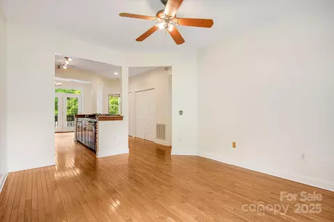 Living - 41 Town Cir, Flat Rock, NC 28731 photo 3 of 4