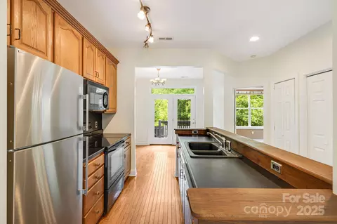 Kitchen - 41 Town Cir, Flat Rock, NC 28731 photo 1 of 2