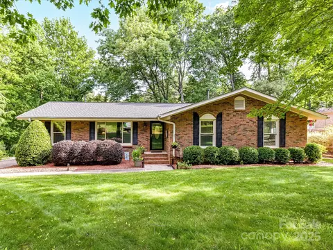 13617 Lake Bluff Dr, Matthews, NC 28105
