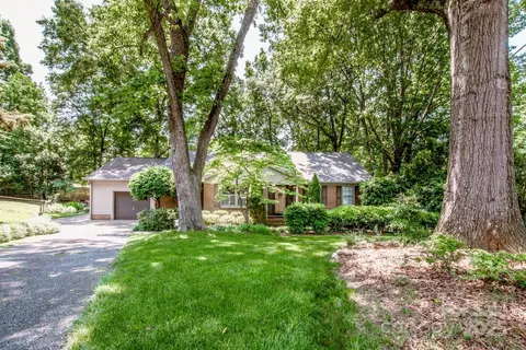 928 Tally Ho Ct, Charlotte, NC 28212