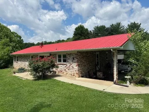 Exterior - 135 Smathers St, Clyde, NC 28721 photo 1 of 4
