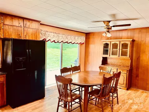 Dining - 135 Smathers St, Clyde, NC 28721 photo 2 of 2