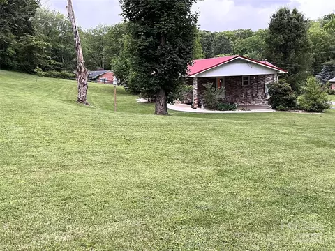Exterior - 135 Smathers St, Clyde, NC 28721 photo 2 of 4