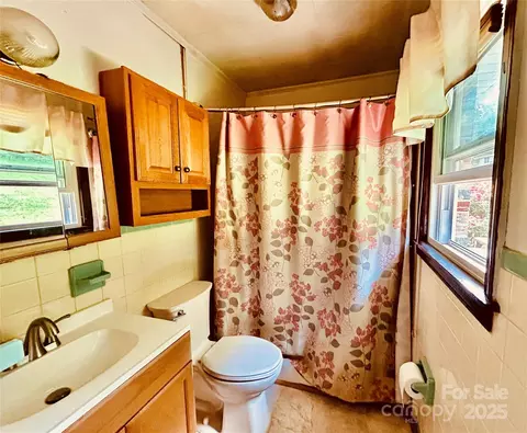 Bath - 135 Smathers St, Clyde, NC 28721 photo 1 of 2