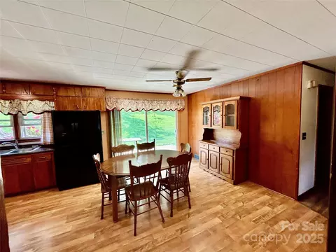 Dining - 135 Smathers St, Clyde, NC 28721 photo 1 of 2