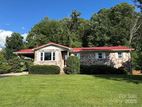 135 Smathers St, Clyde, NC 28721