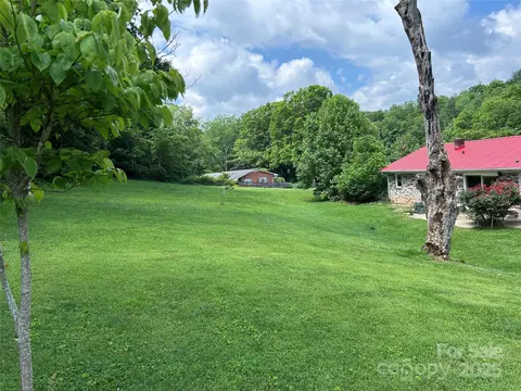 Exterior - 135 Smathers St, Clyde, NC 28721 photo 3 of 4